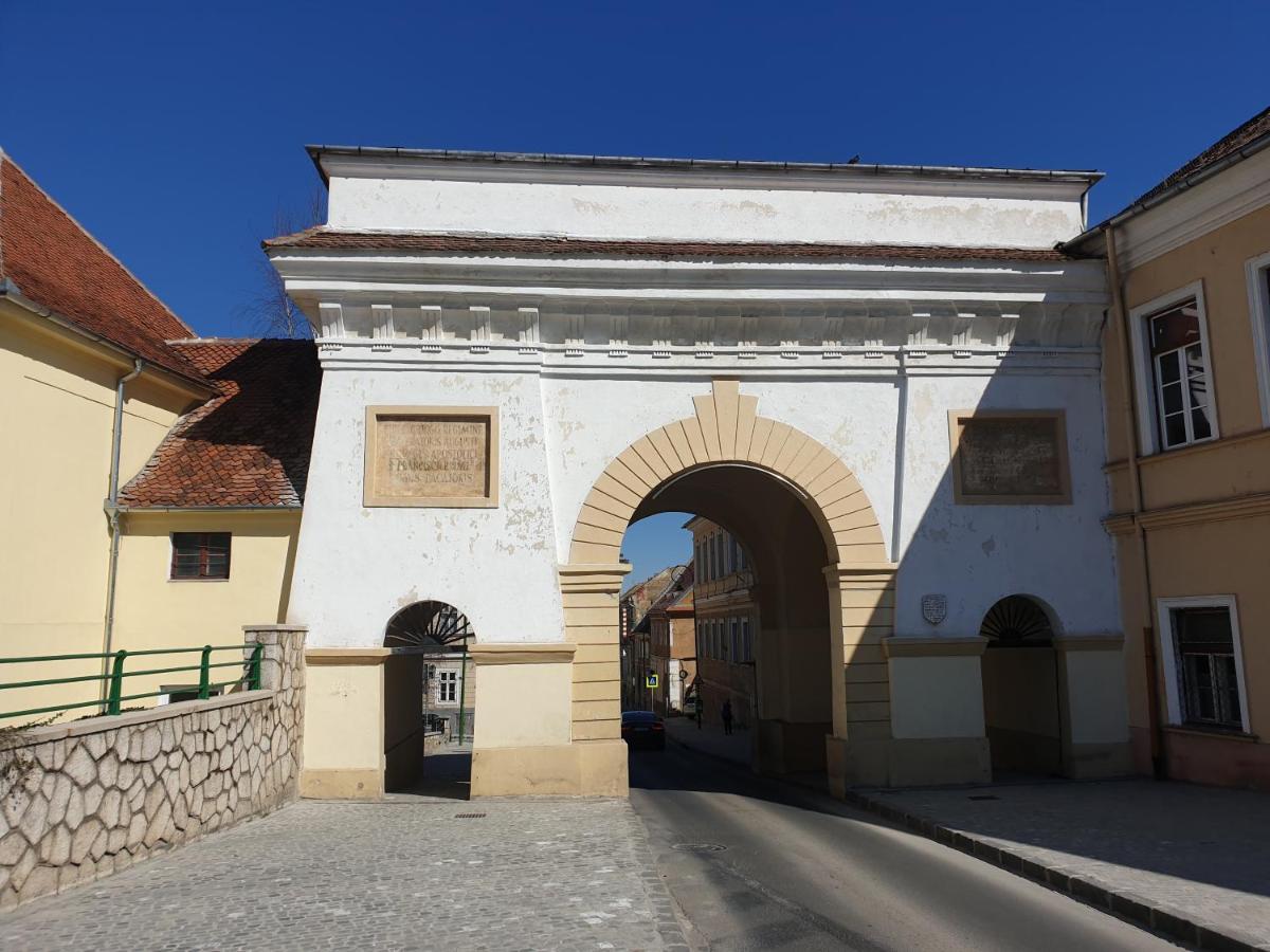 Studio Central Poarta Schei Brasov Exterior photo